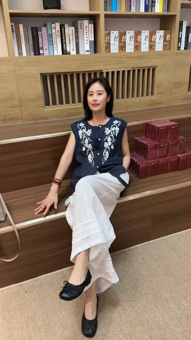 Miss Huo 刺绣马甲 A藏青色 9770