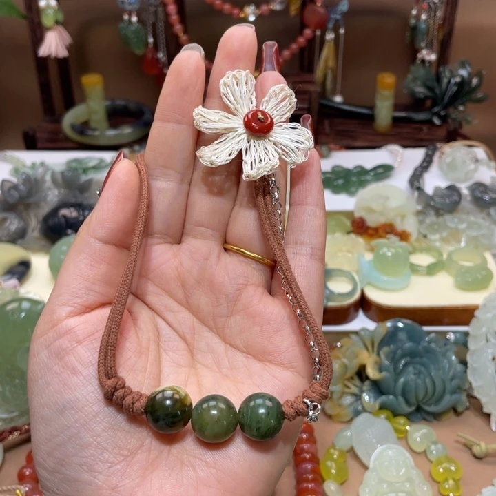蛇纹石玉颈饰未镶嵌