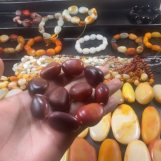 刘***义和田玉未镶嵌颈饰