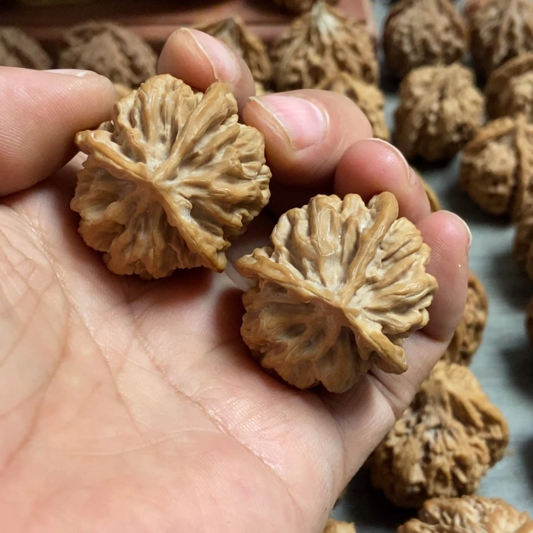 文玩核桃吊坠帝王三棱