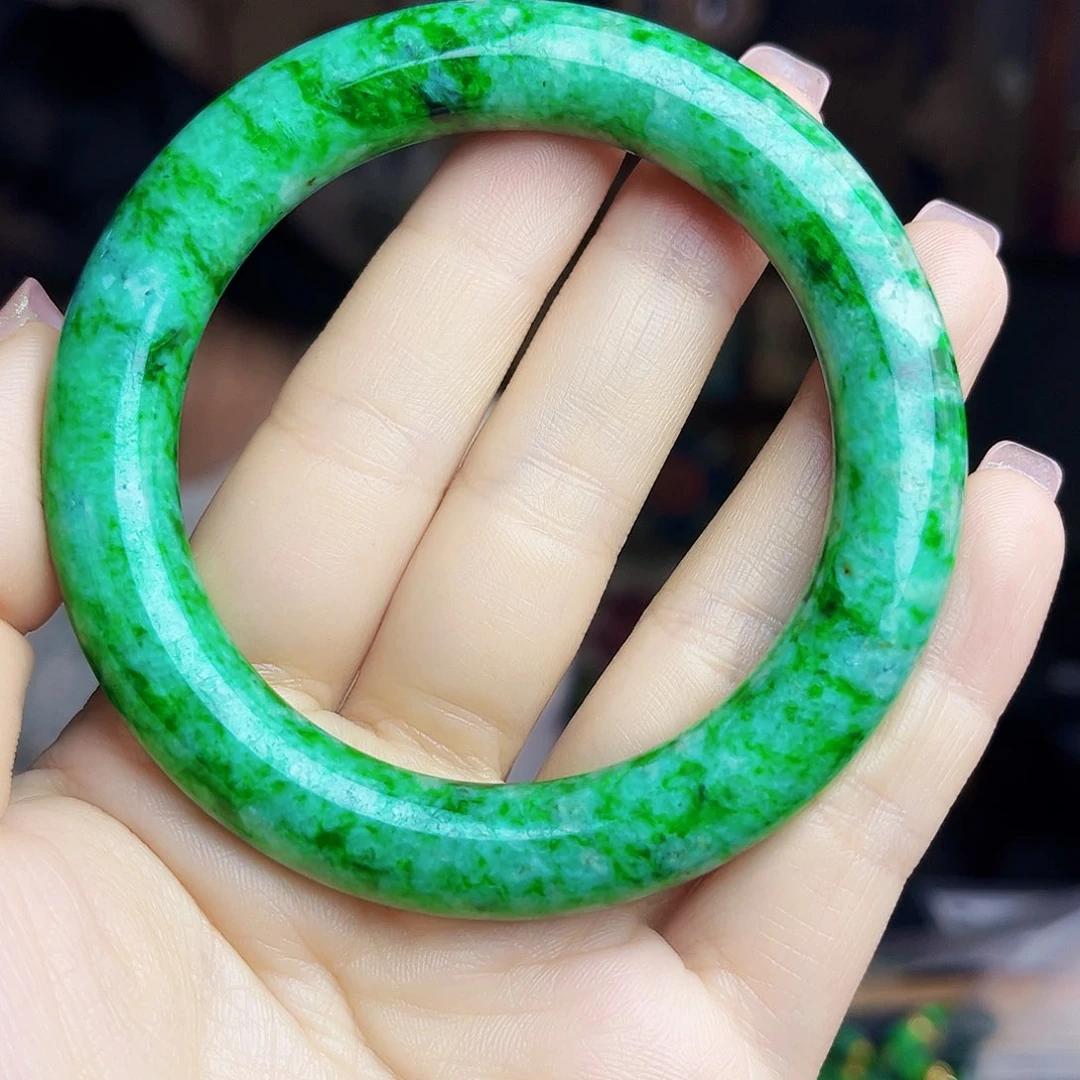翡翠未镶嵌颈饰手镯