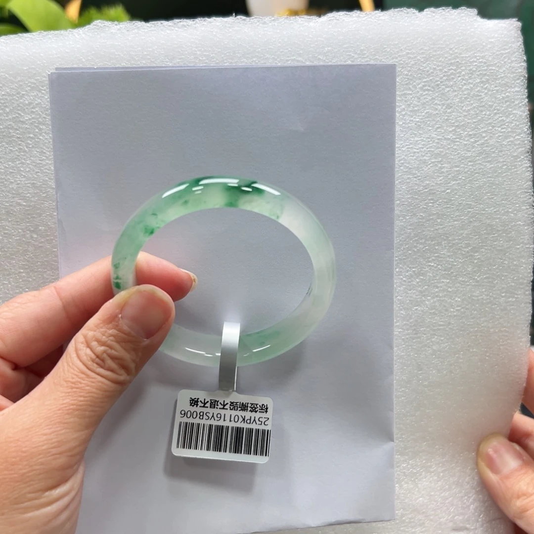 石英质玉手镯未镶嵌不****。➕佳佳54