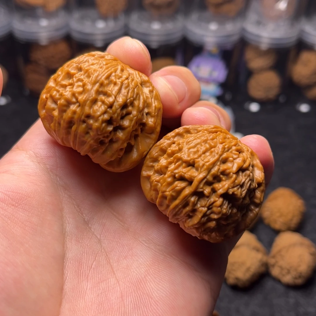 文玩核桃吊坠41尺白狮子