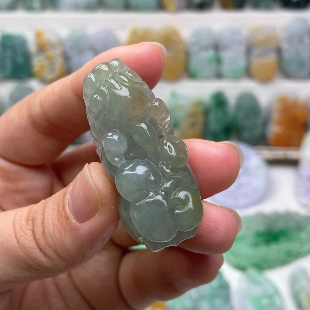 翡翠未镶嵌吊坠(赠链)