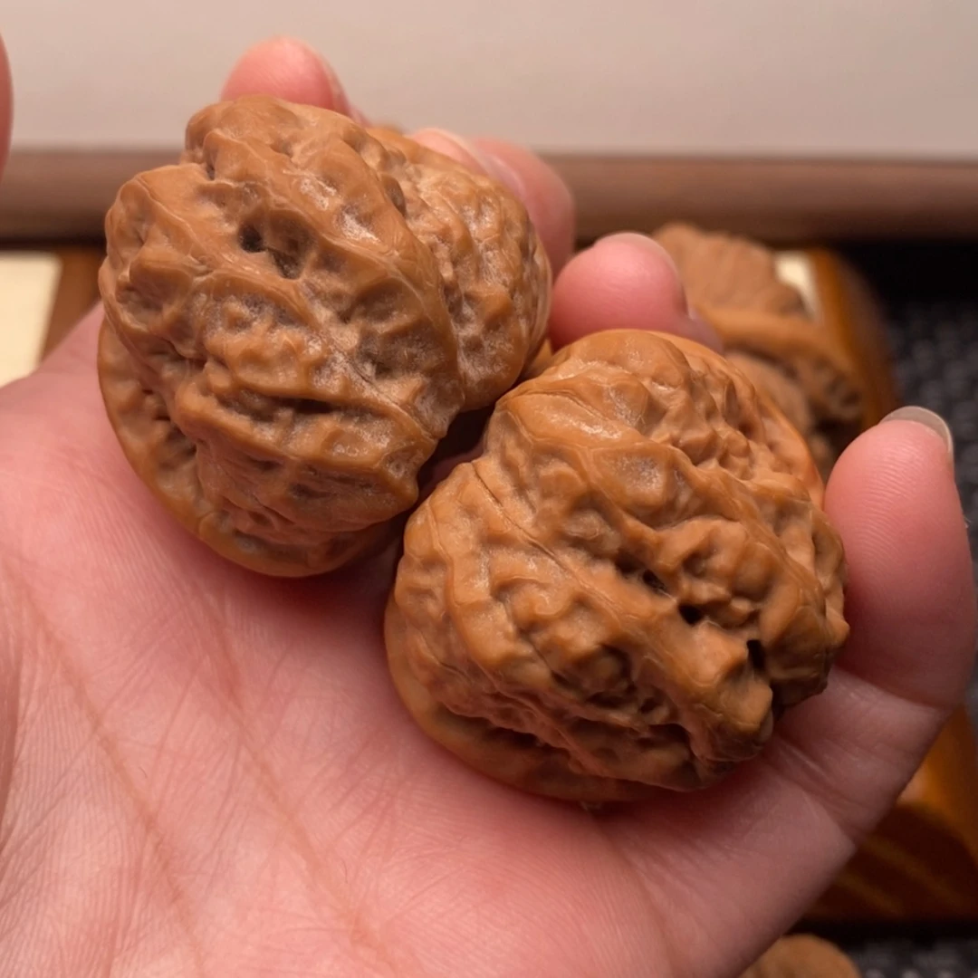 【闪购商品】把件文玩核桃四开背边36左右