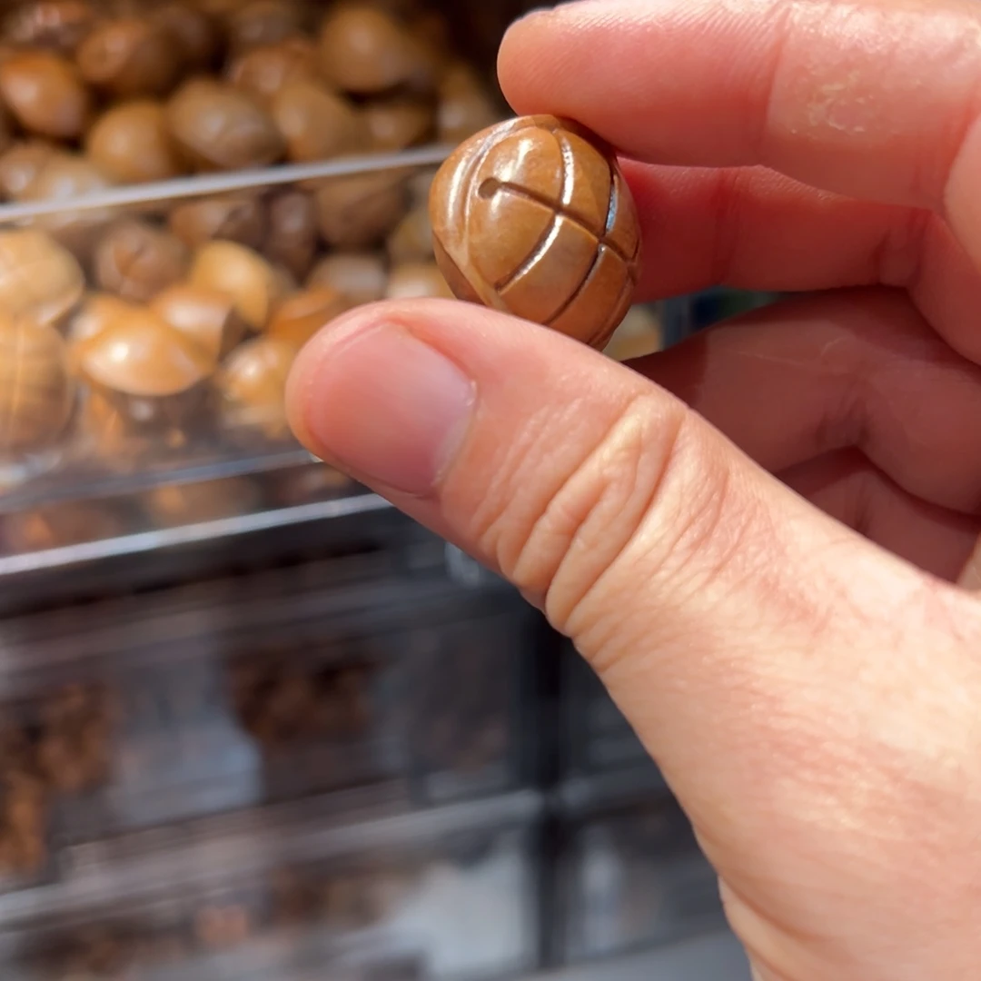 只买单纯的吊坠，没带链子，属的性质。