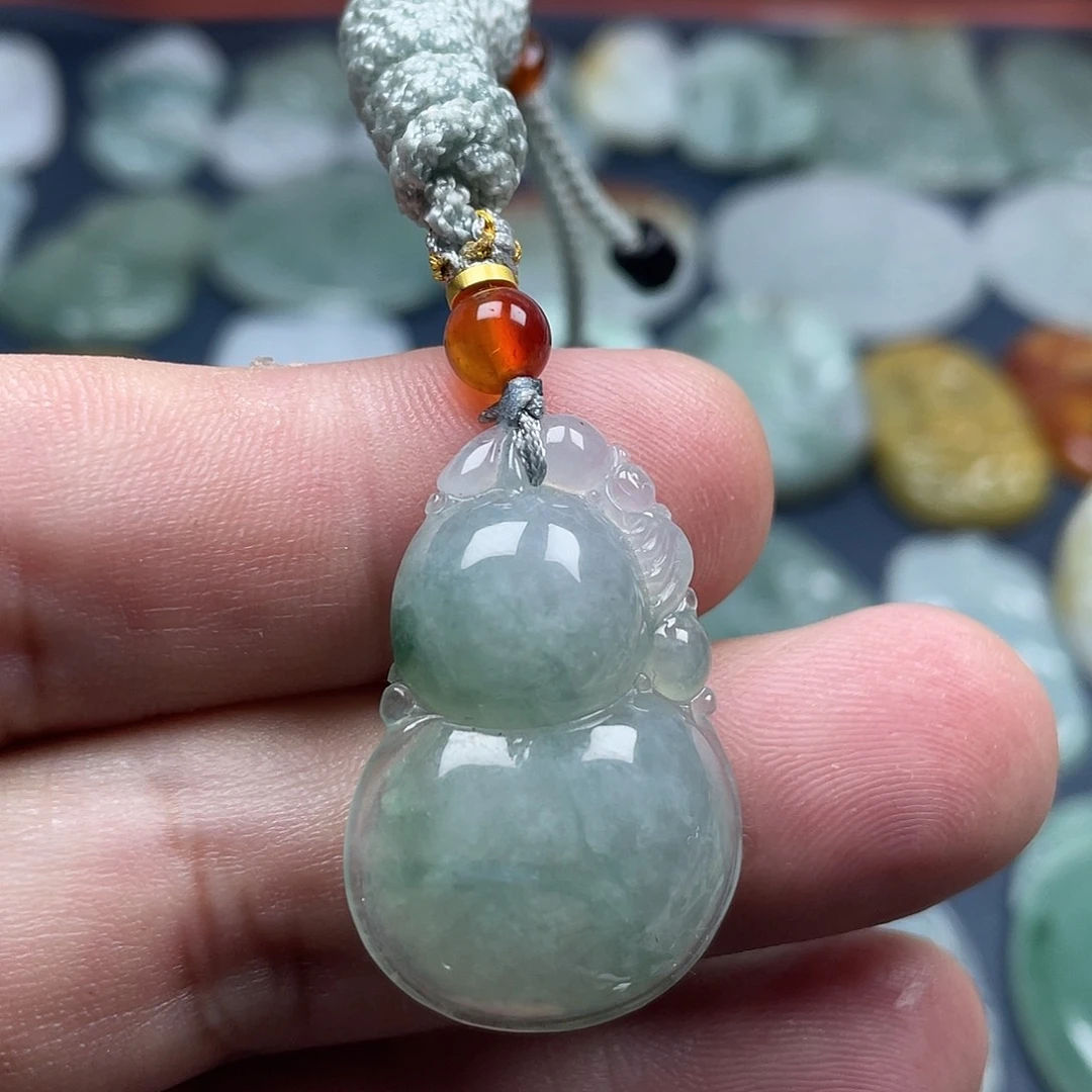 翡翠未镶嵌颈饰葫芦