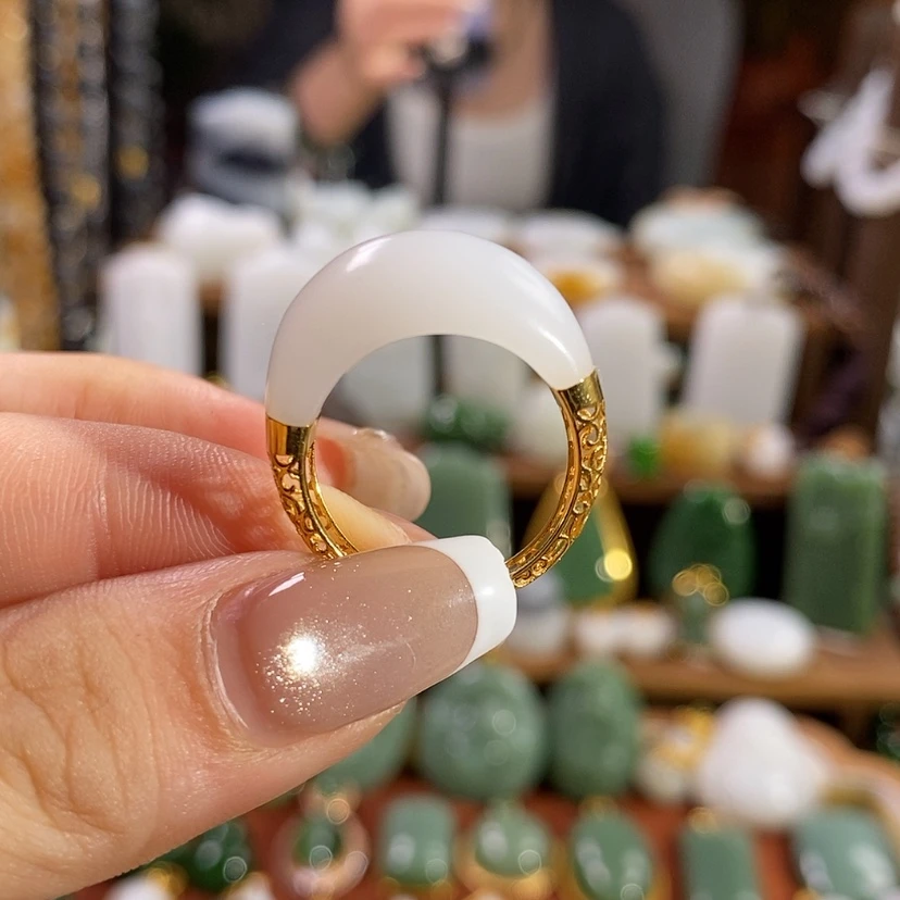 【闪购商品】吊坠(不含链)18K金镶嵌和田玉戒指16