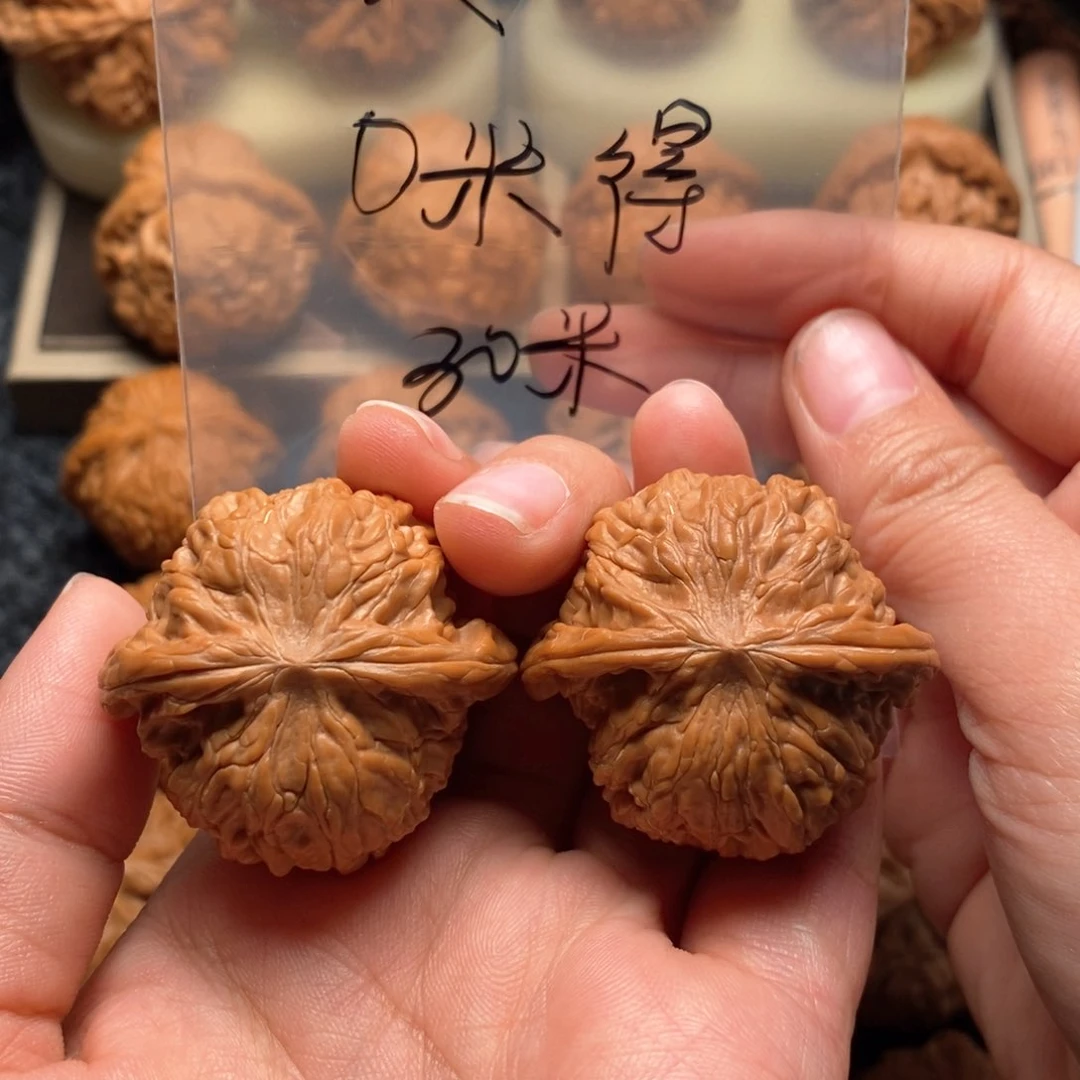 文玩核桃把件微瑕虫眼大磨盘39