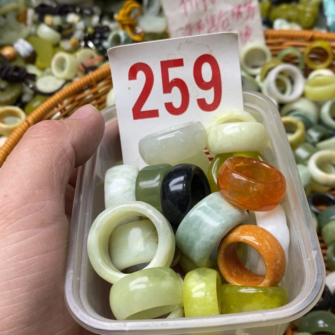 蛇纹石玉挂坠未镶嵌