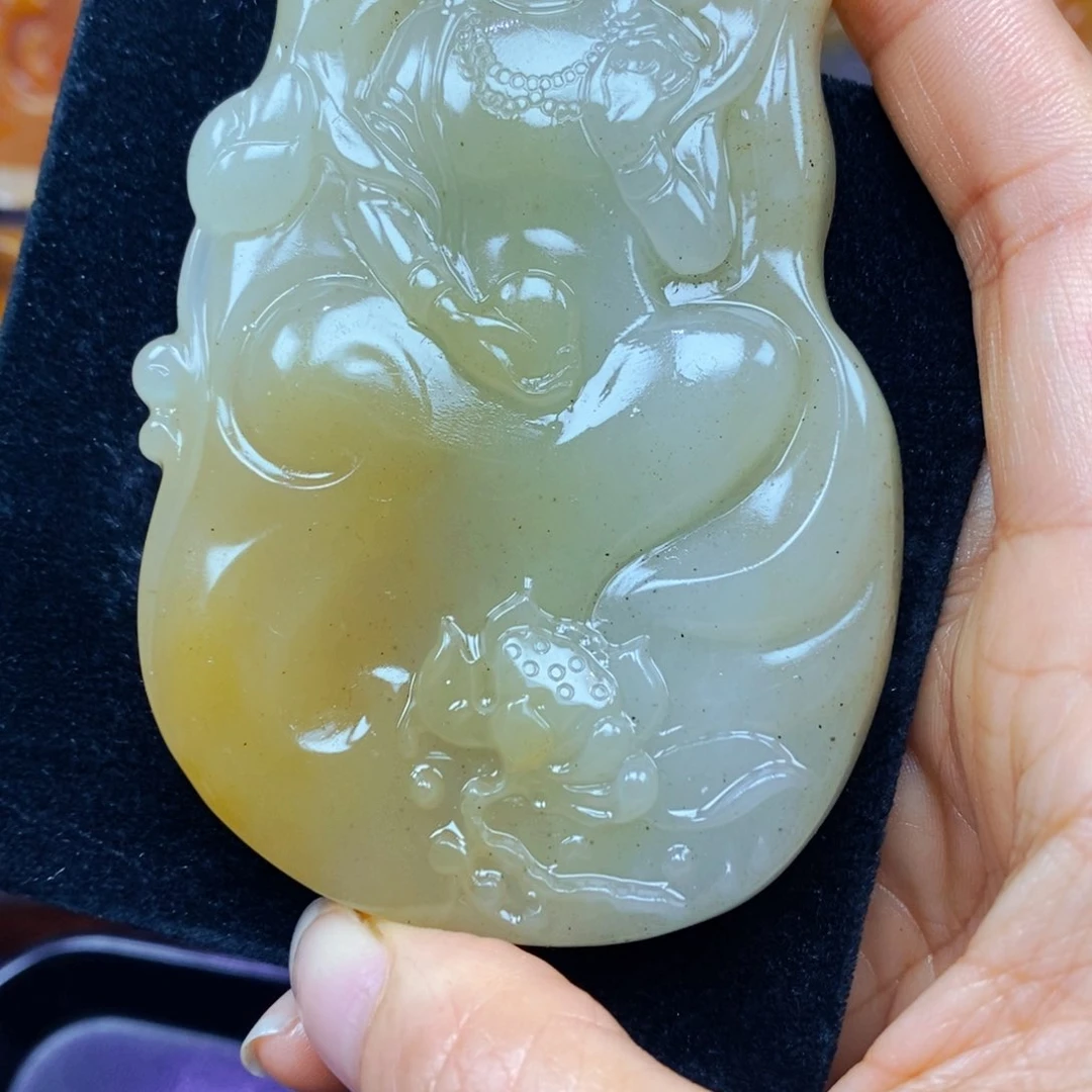 未镶嵌石英质玉（黄龙玉）颈饰