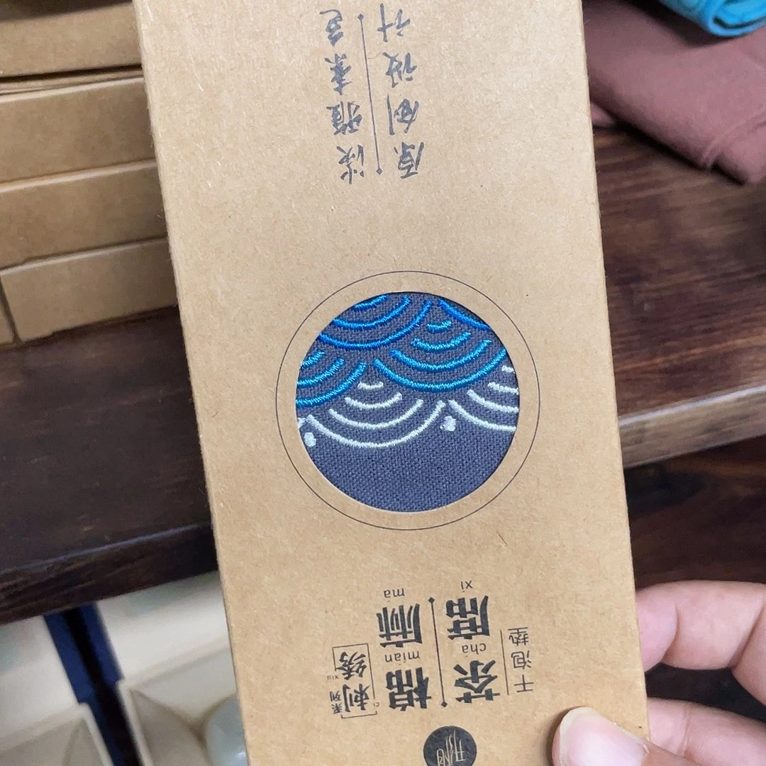 搪瓷杯子里还有很多东西