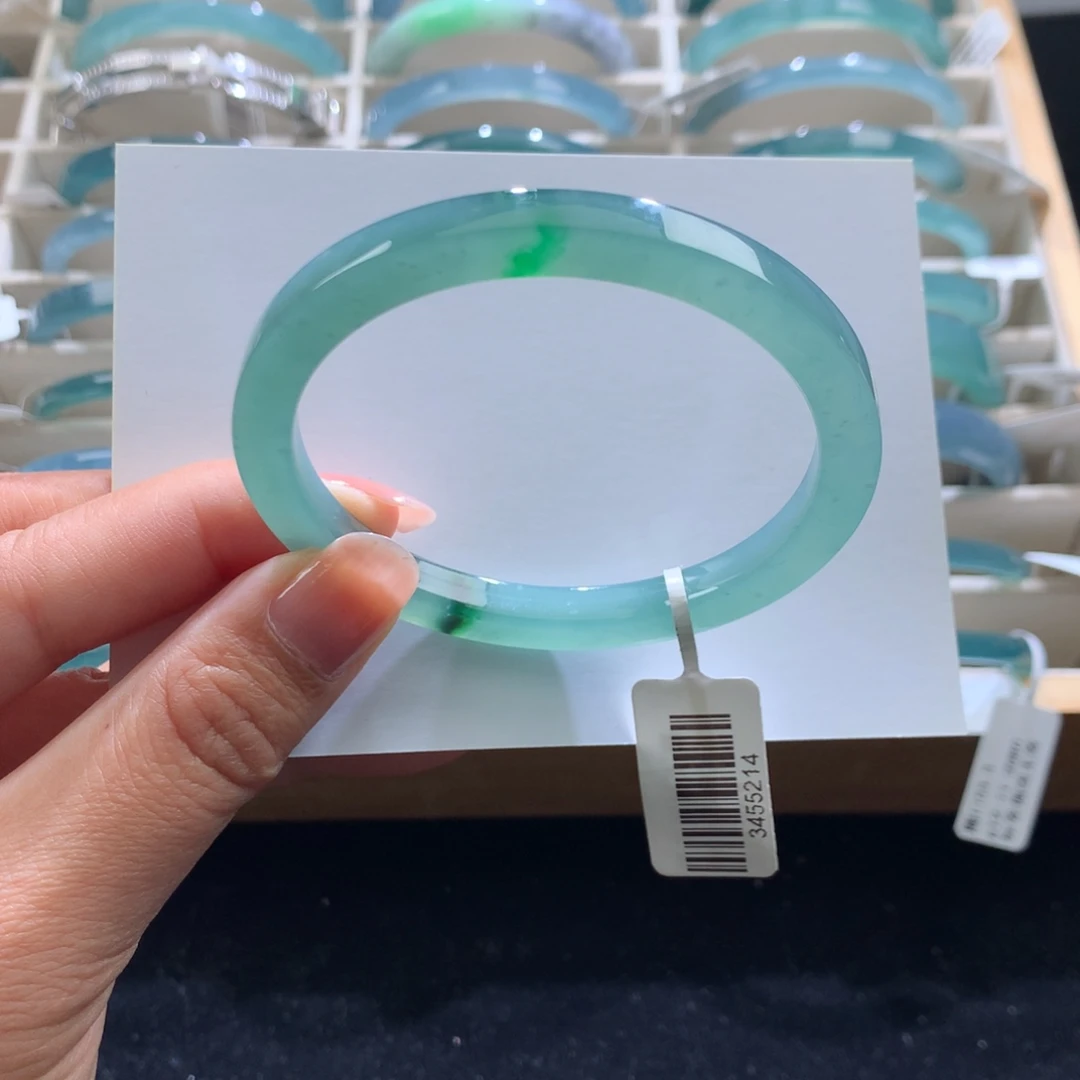 翡翠未镶嵌手镯冰晴底飘阳绿