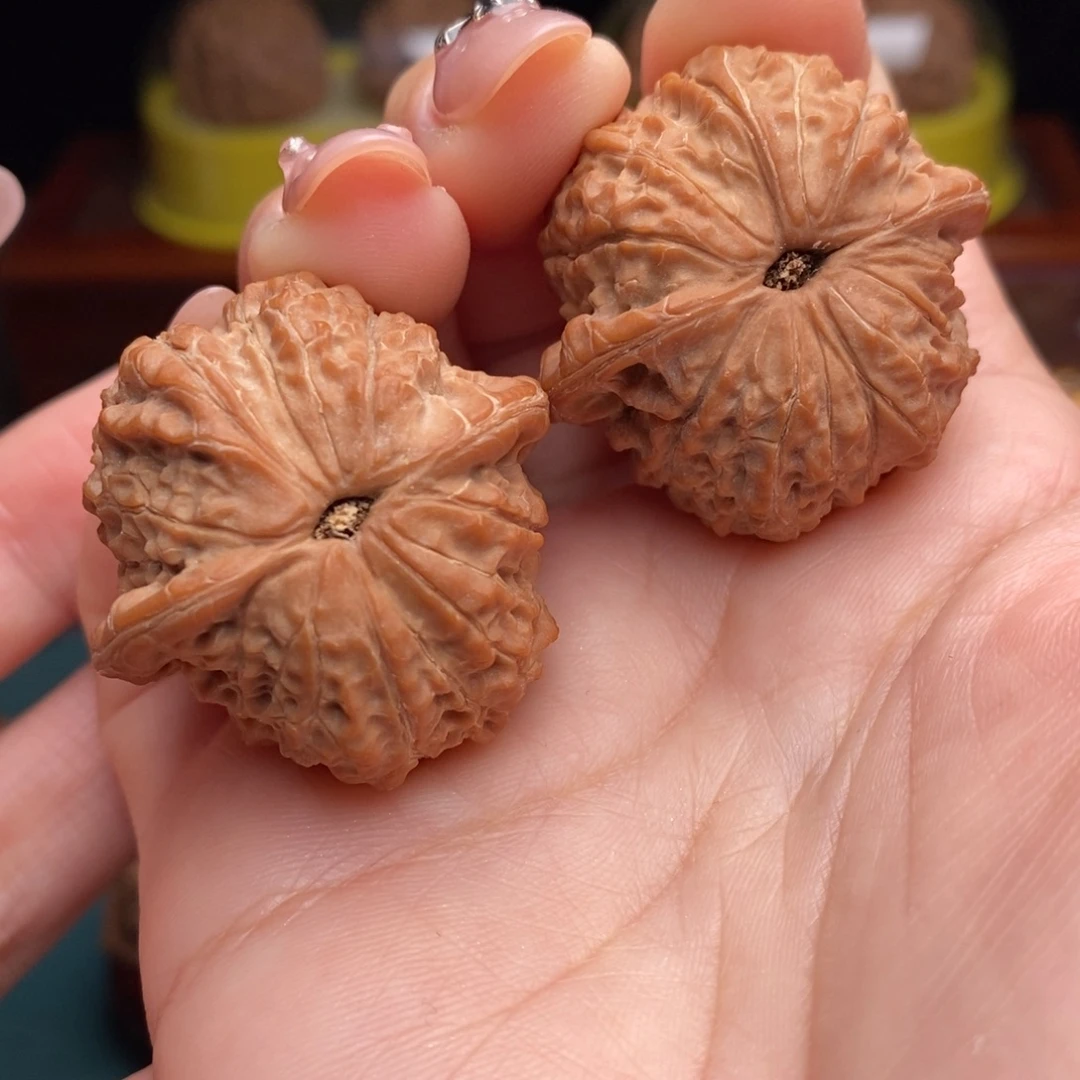 文玩核桃吊坠35血麒麟全