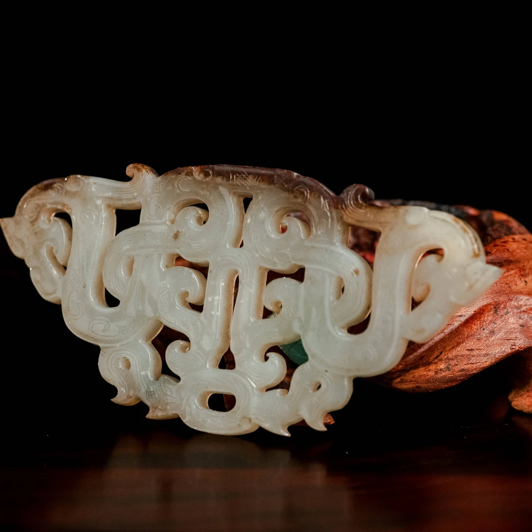 【臻】{库出}和田玉楚系龙纹佩