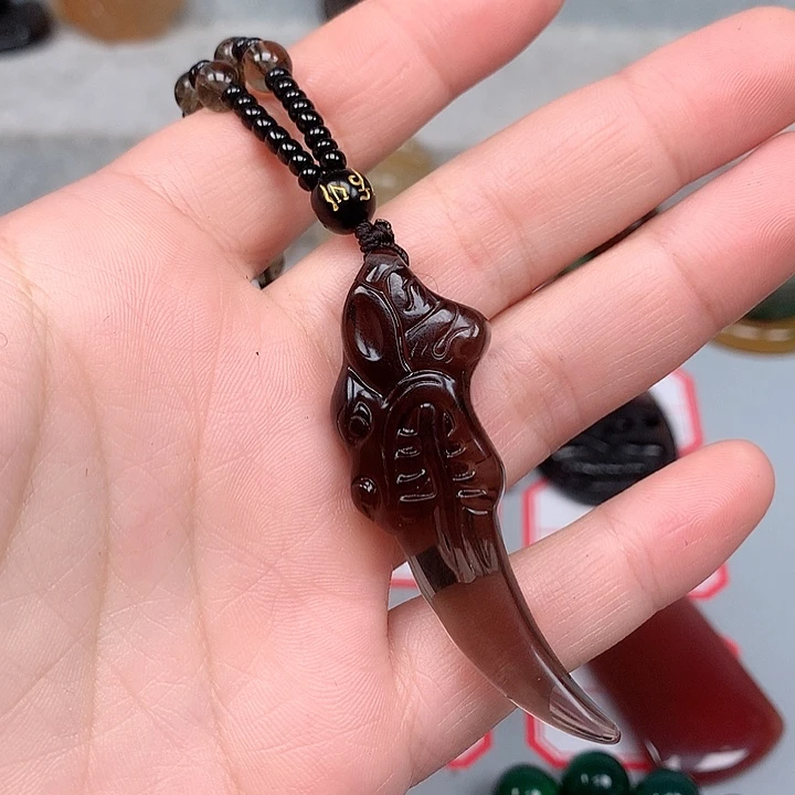 静***天未镶嵌黑曜岩颈饰