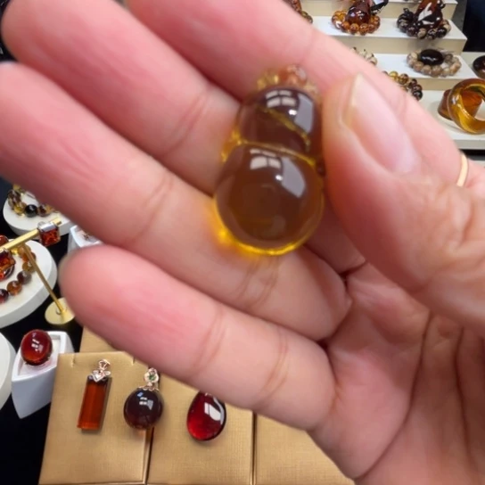 果***宝裸石琥珀未镶嵌葫芦