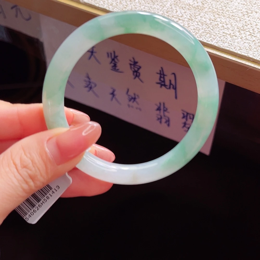 翡翠手镯未镶嵌手镯