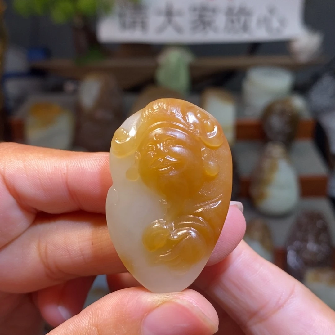 颈饰未镶嵌和田玉（糖玉）財爷爷吊坠