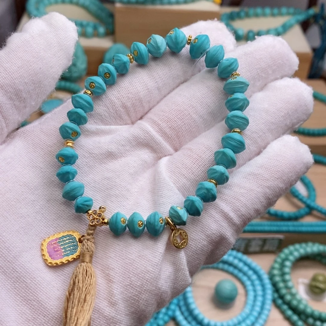 绿松石未镶嵌珠宝奇石