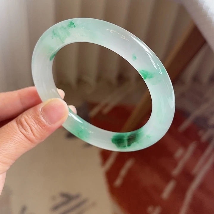 未镶嵌手镯石英质玉