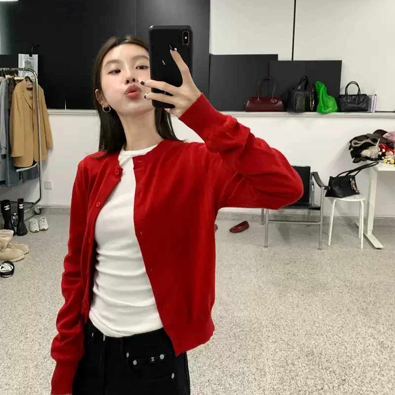 红色针织衫女羊毛衫外搭正肩刺绣韩系毛衣开衫chic早秋上衣内搭