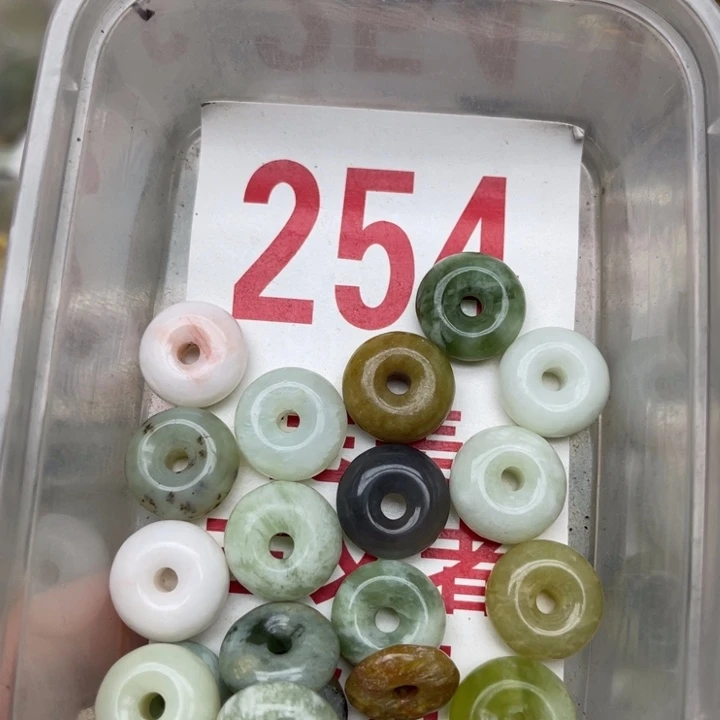 蛇纹石玉未镶嵌挂坠