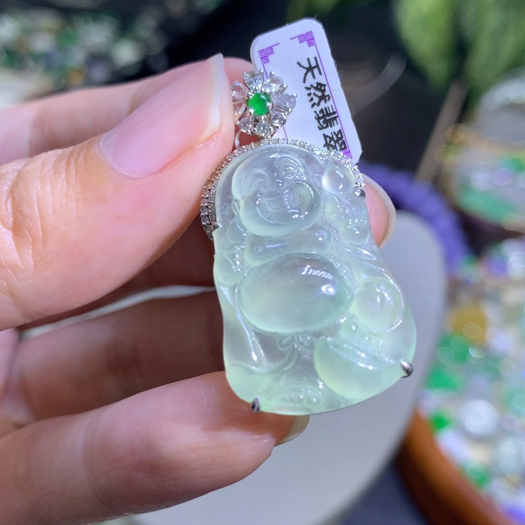 颈饰18K金镶嵌翡翠