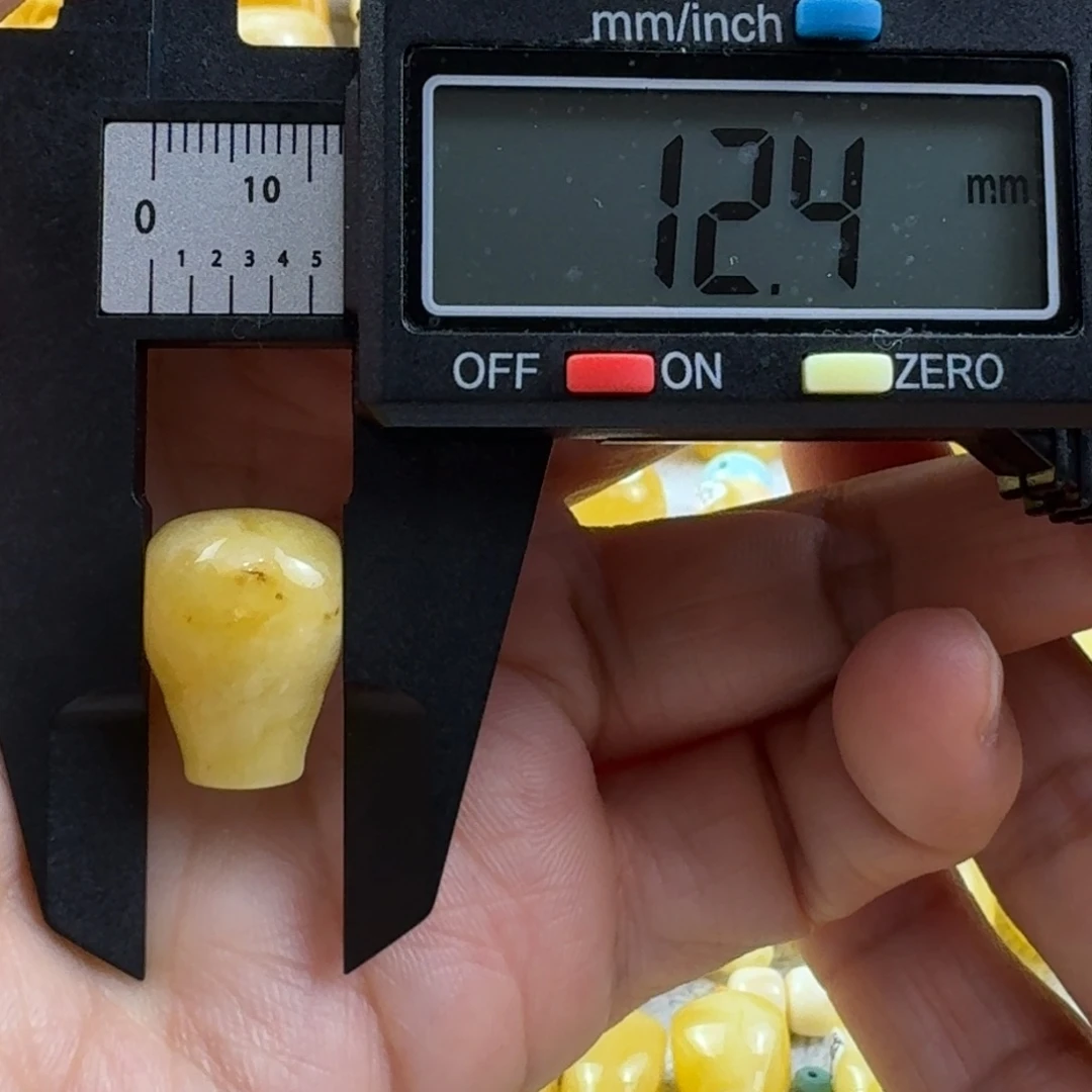 蜜蜡未镶嵌裸石36杂