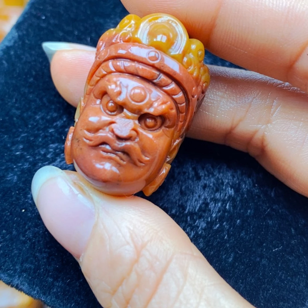 未镶嵌石英质玉（黄龙玉）颈饰