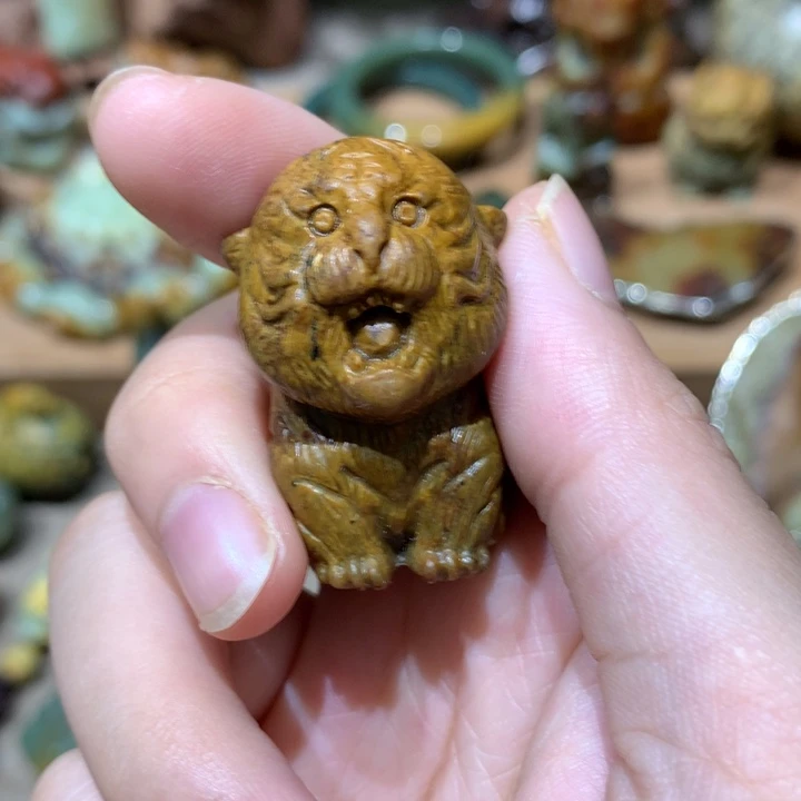 未镶嵌岫岩河磨玉（透闪石质玉）把件