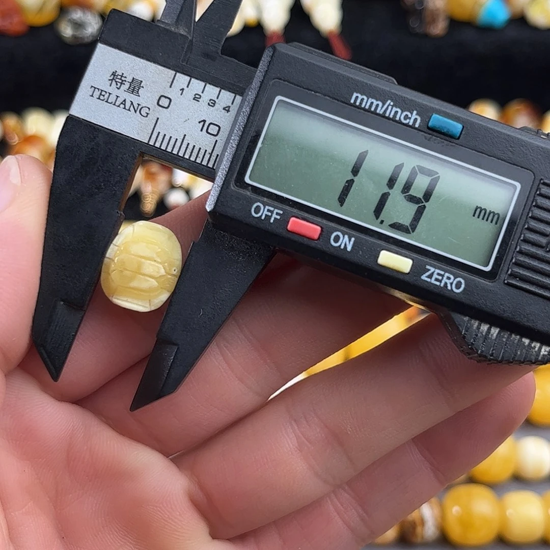 蜜蜡未镶嵌珠宝奇石