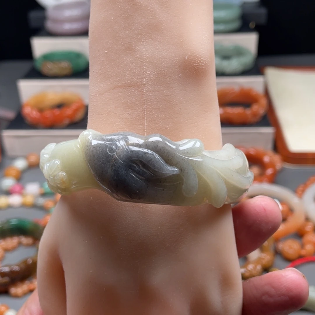 石英质玉手镯未镶嵌