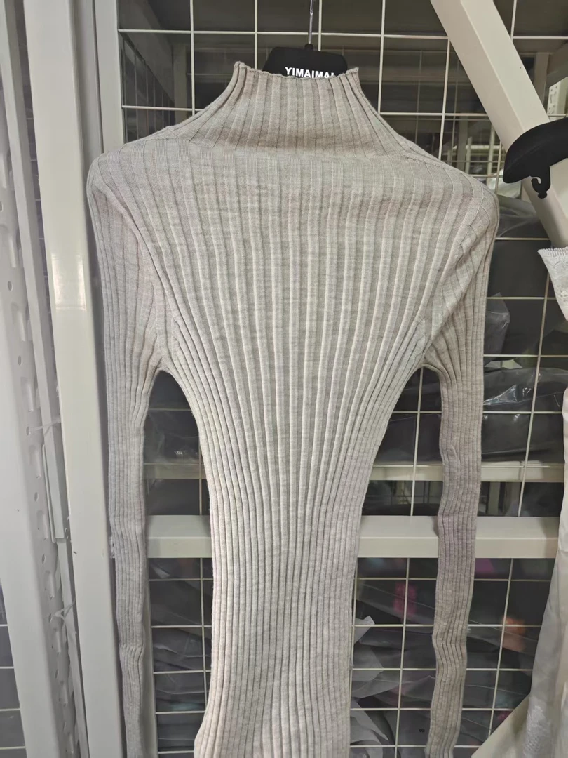 淡咖色百搭打底羊毛上衣