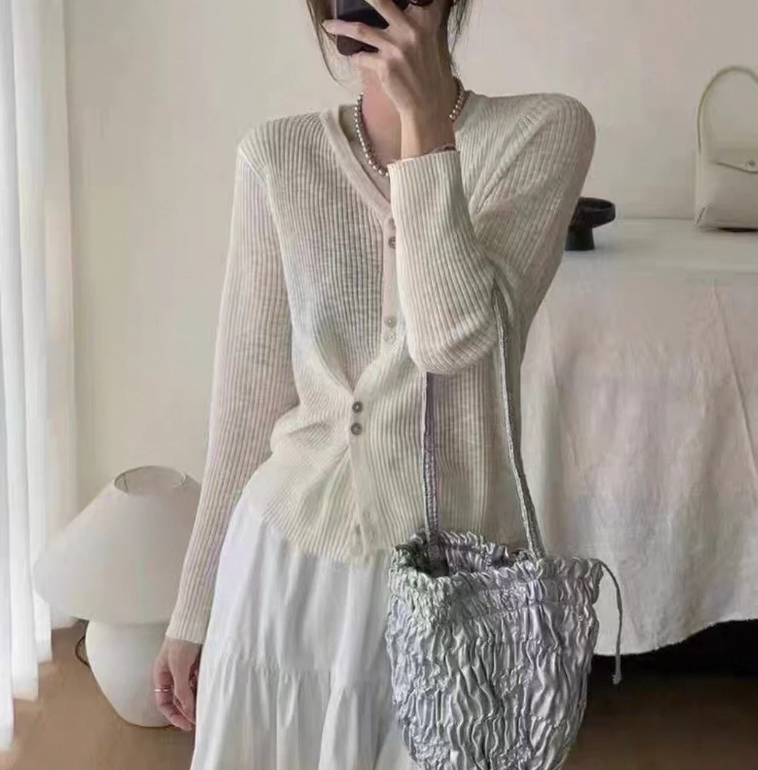 9112设计感V领针织开衫女薄款空调防晒衫外穿气质小外搭上衣