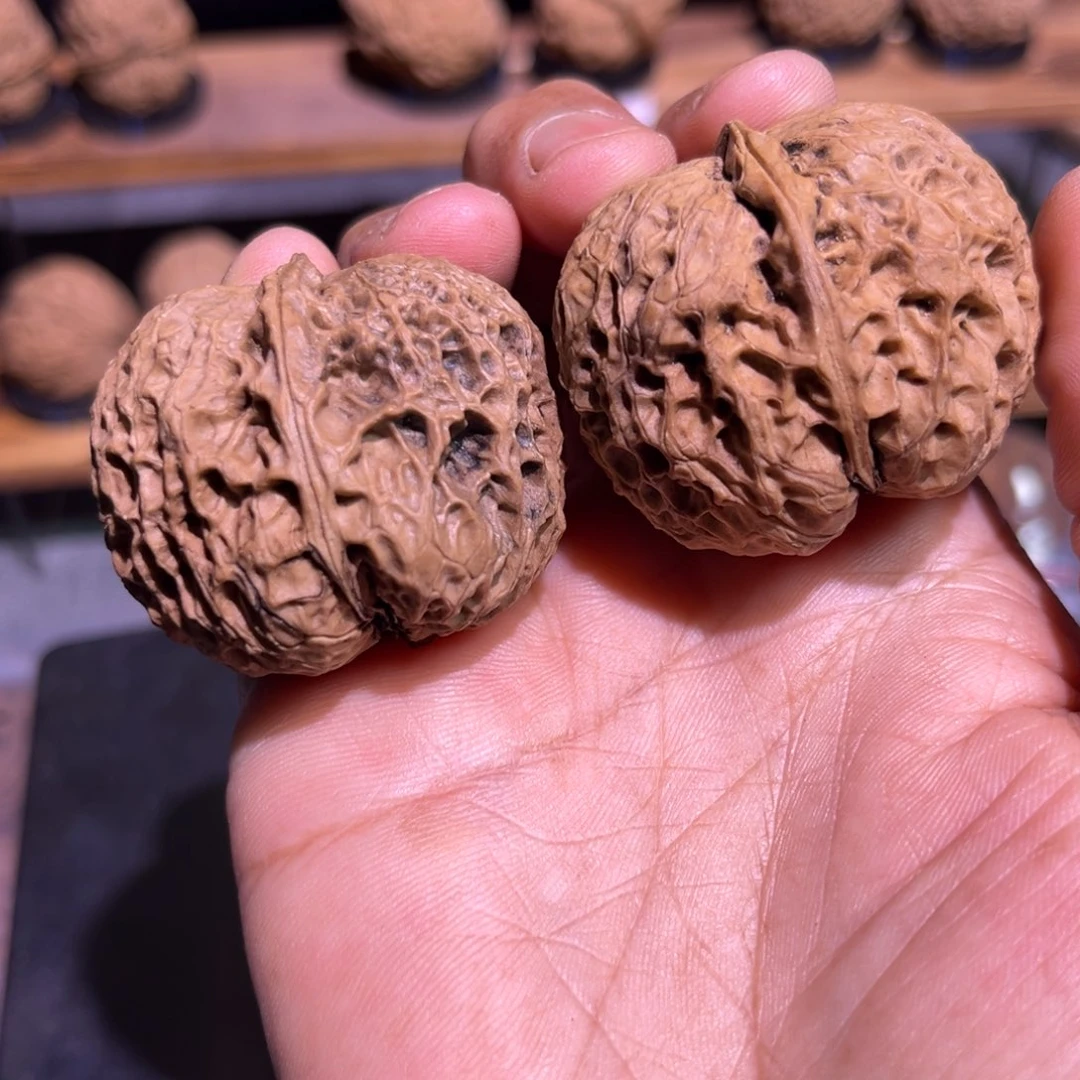 文玩核桃把件红旺云铁5号40mm