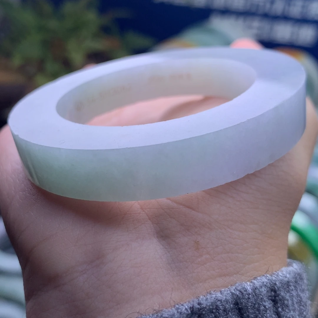 定制翡翠未镶嵌手镯不退不换