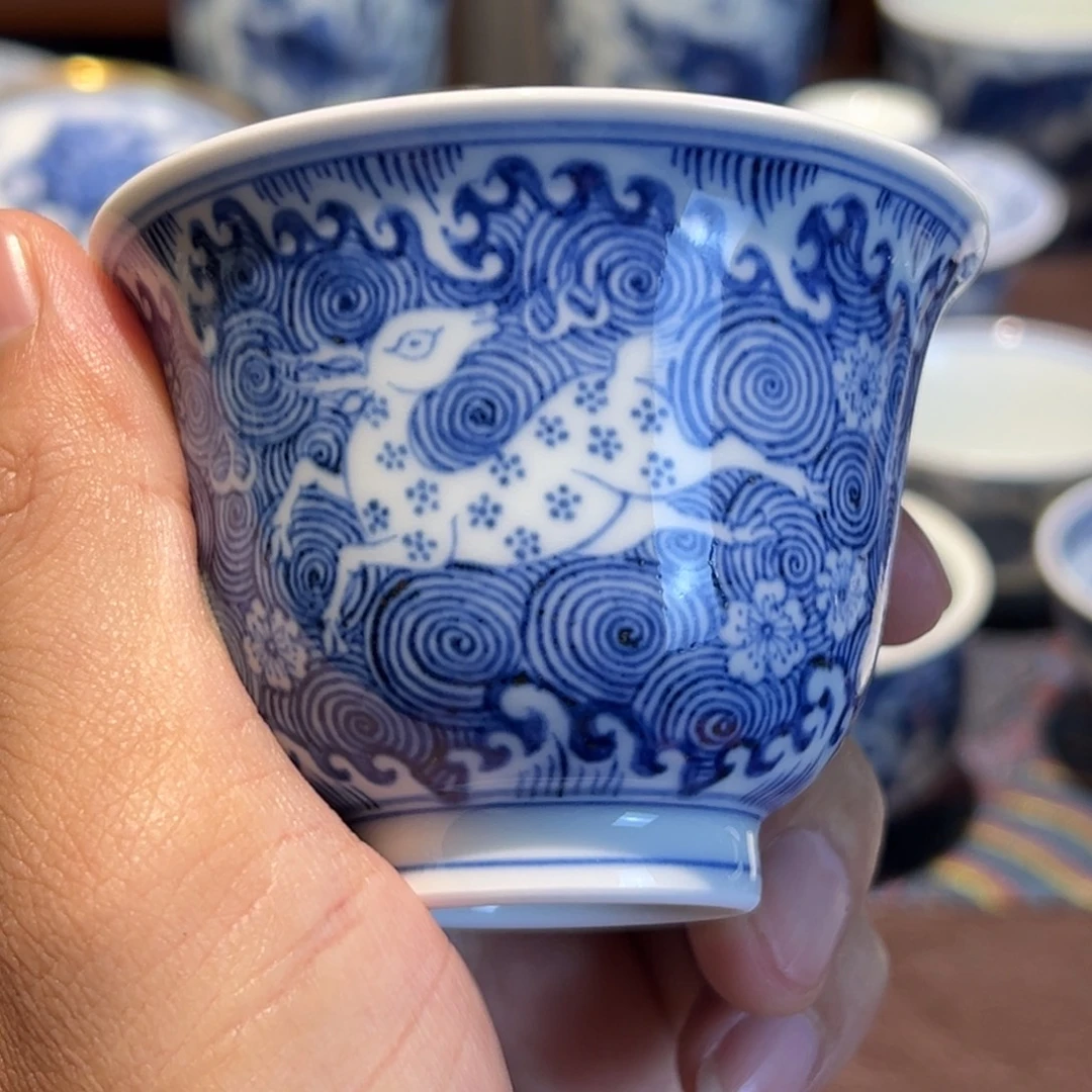 精品青花桃花海水鹿铃铛杯口径约7.5厘米