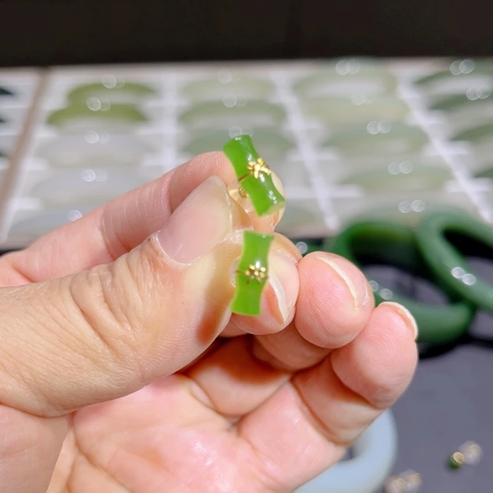 和田玉（碧玉）18K金镶嵌耳饰竹节耳钉