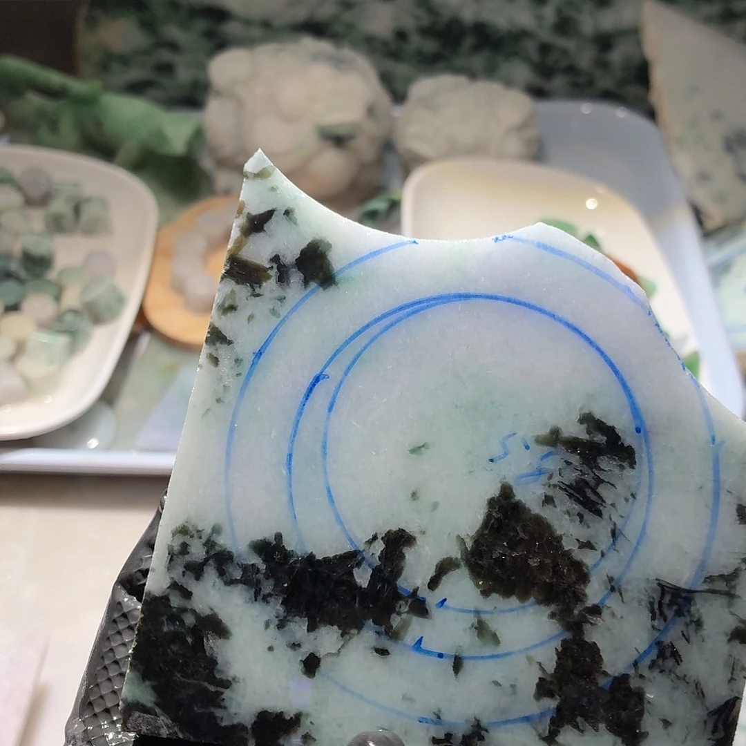 翡翠未镶嵌颈饰边角料