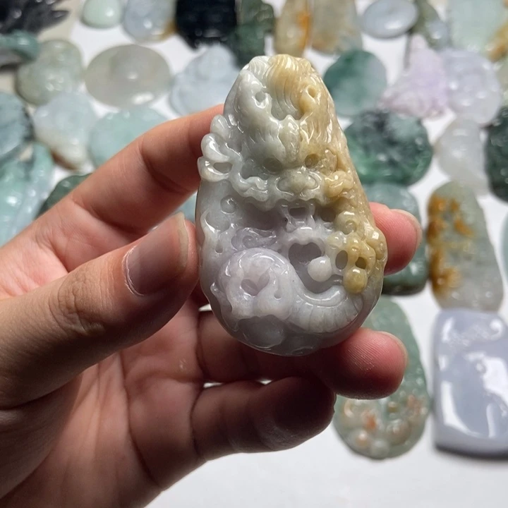 翡翠未镶嵌颈饰龙牌47