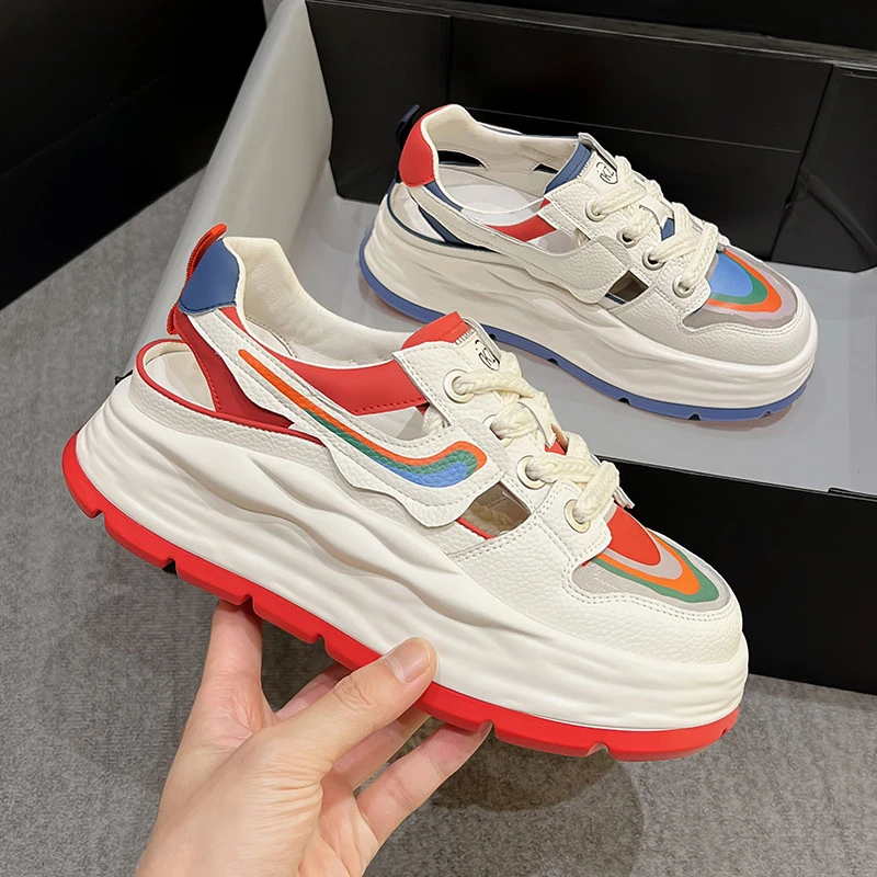 女款2025夏季透气休闲运动厚底红蓝色搭配鸳鸯镂空包头小白老爹凉