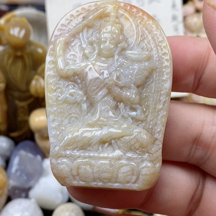 颈饰未镶嵌硅化珊瑚（珊瑚玉）森**烛