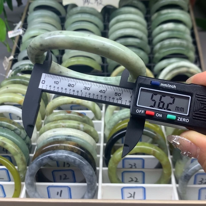 蛇纹石玉未镶嵌手镯21