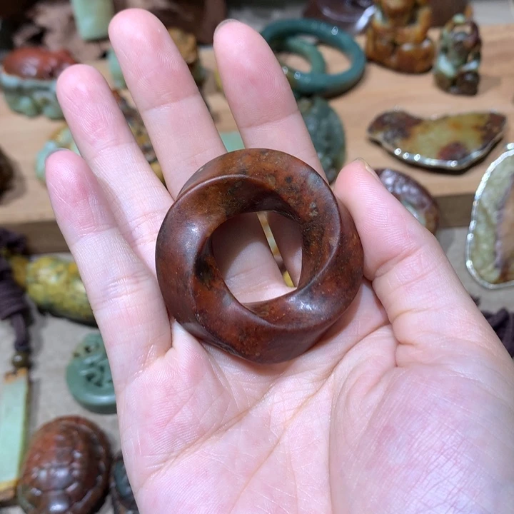 未镶嵌岫岩河磨玉（透闪石质玉）挂件