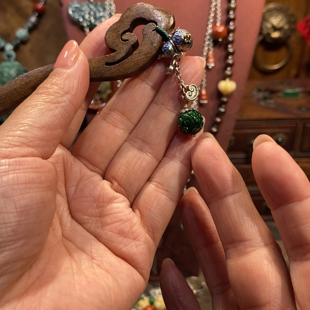 翡翠吊坠(赠链)未镶嵌