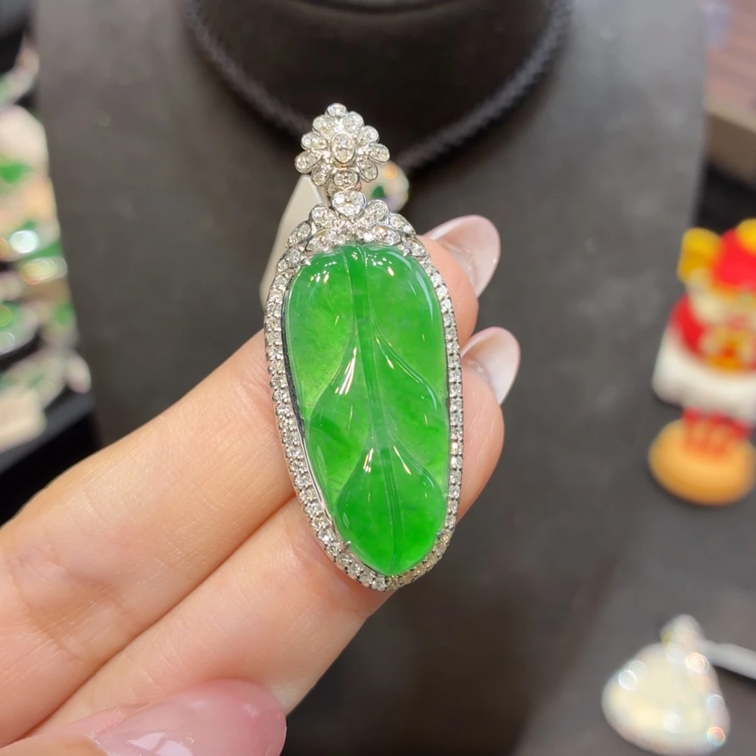 翡翠18K金镶嵌颈饰