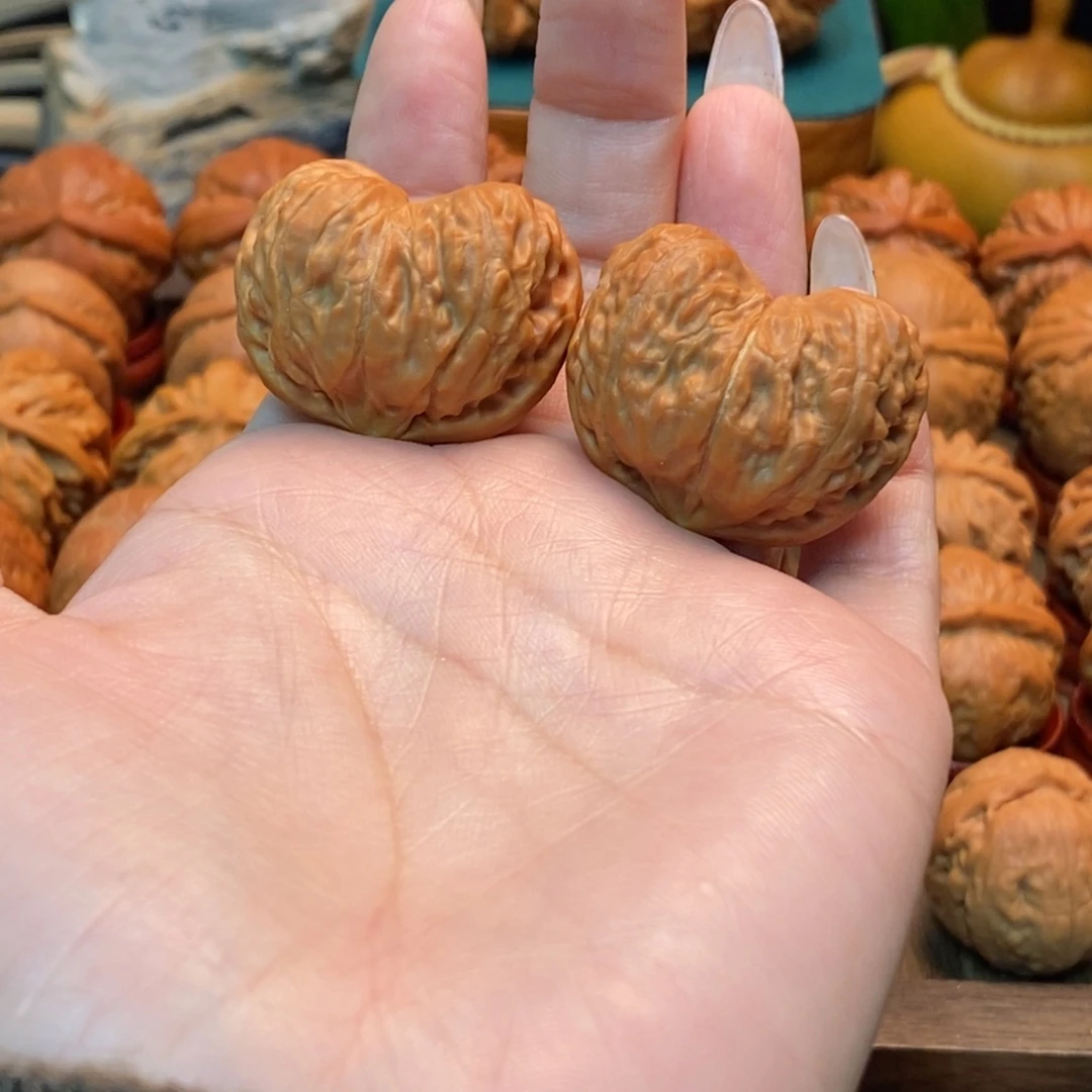 M***g文玩核桃把件胖头陀桃心