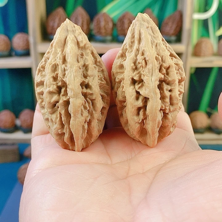 文玩核桃吊坠79观音瓶59尺