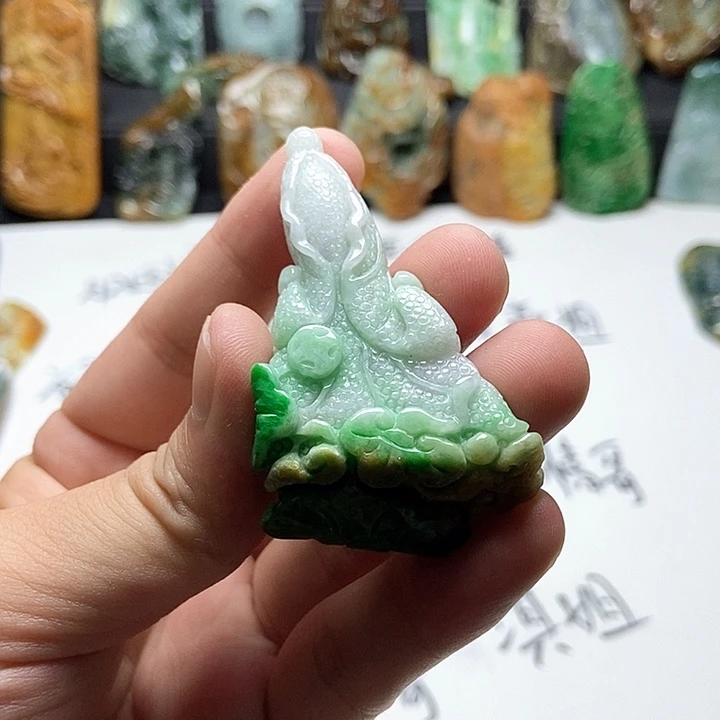 彼***>翡翠未镶嵌颈饰翡翠a货